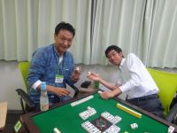 津曲 哲也 四暗刻単騎　274(ふなっしー)賞も。放銃の大堀 龍一選手も余裕の笑顔
