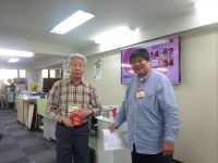 金貨イベント関西本部 小田 宏一さんが抽選！ちーばくんチョコクランチを鈴木 哲衛さんが当選！