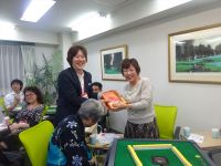金貨イベント高田馬場支部長　田嶋 智徳さんが抽選木下　由紀子さんが房総えびせんべい当選！