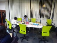 ペア選手で抜け番の千葉支部の野﨑 佑磨くん。西川 美波と一緒にお勉強中