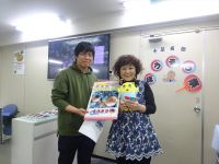 ふなっしー大賞のサトウジュンコさん！プレゼンターは、抽選も行った千葉大学競技麻雀部長の石井 宣章くん。
