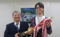 第97回千葉支部月例会　冠軍　根本 卓也　プレゼンター土屋 政士