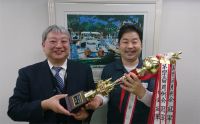 第98回千葉支部月例会　冠軍　吉沢 洋志　プレゼンター土屋 政士
