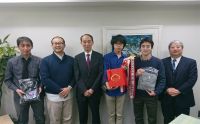 第100回千葉支部月例会左から季軍　河田 渉（左）ゲスト　鈴木 芳洋張 建民会長冠軍　小松 知樹亜軍　中野 凌太（右）土屋 政士
