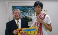 第104回千葉支部月例会　冠軍　大堀 龍一　プレゼンター土屋 政士