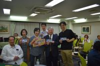 プレぼうそう祭各回最高得点表彰者　右から石橋 大助さん、土屋支部長、大堀 龍一さん、宮川 京子さん（大賞）、飯田 礼子さん