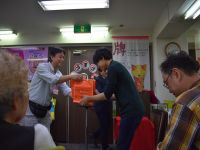 金貨イベント　東北の佐藤 和広さんから的中の小松 知樹さんへ