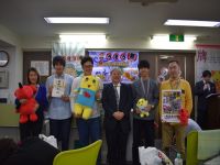 チーム季軍「北海道大学麻将部」左から、鈴木 美喜子、城 結優樹、家田 佳祐、土屋 政士支部長、捧 健一、新谷 秀隆