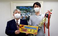 第136回千葉支部月例会　優勝　根本 卓也　プレゼンター　土屋 政士