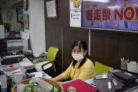 西川 鶴子　作業中